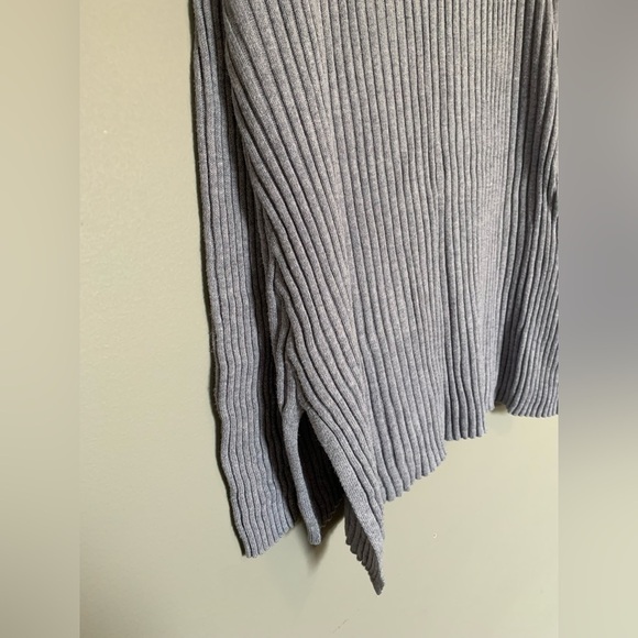 Jessica Simpson Sweater - Picture 4 of 4